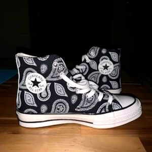 Converse Hightops - Black & white paisley